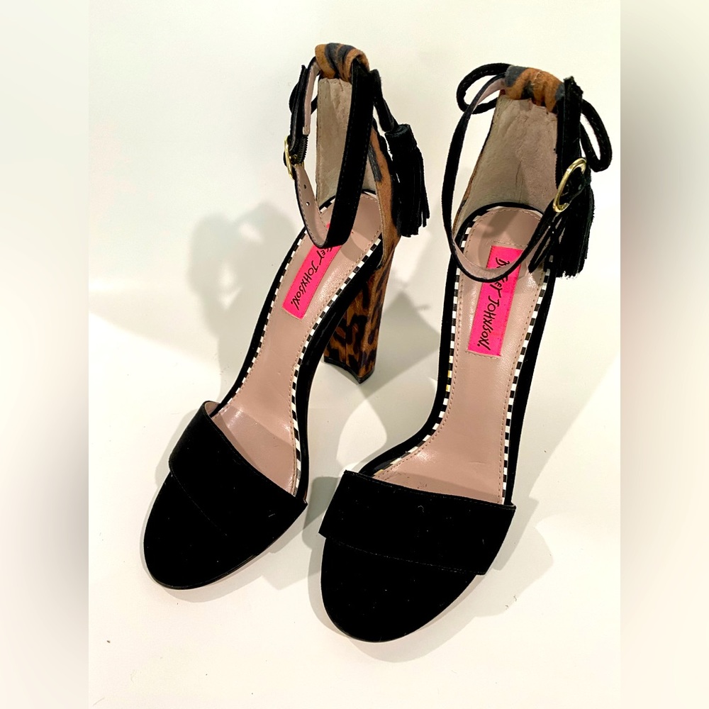 Betsey Johnson Leopard Print Cocktail Date Night Strappy Event Heels Sz 6.5 EUC